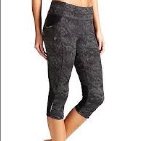 Athleta Pants - Athleta Maze Be Free Crops In Deep Black